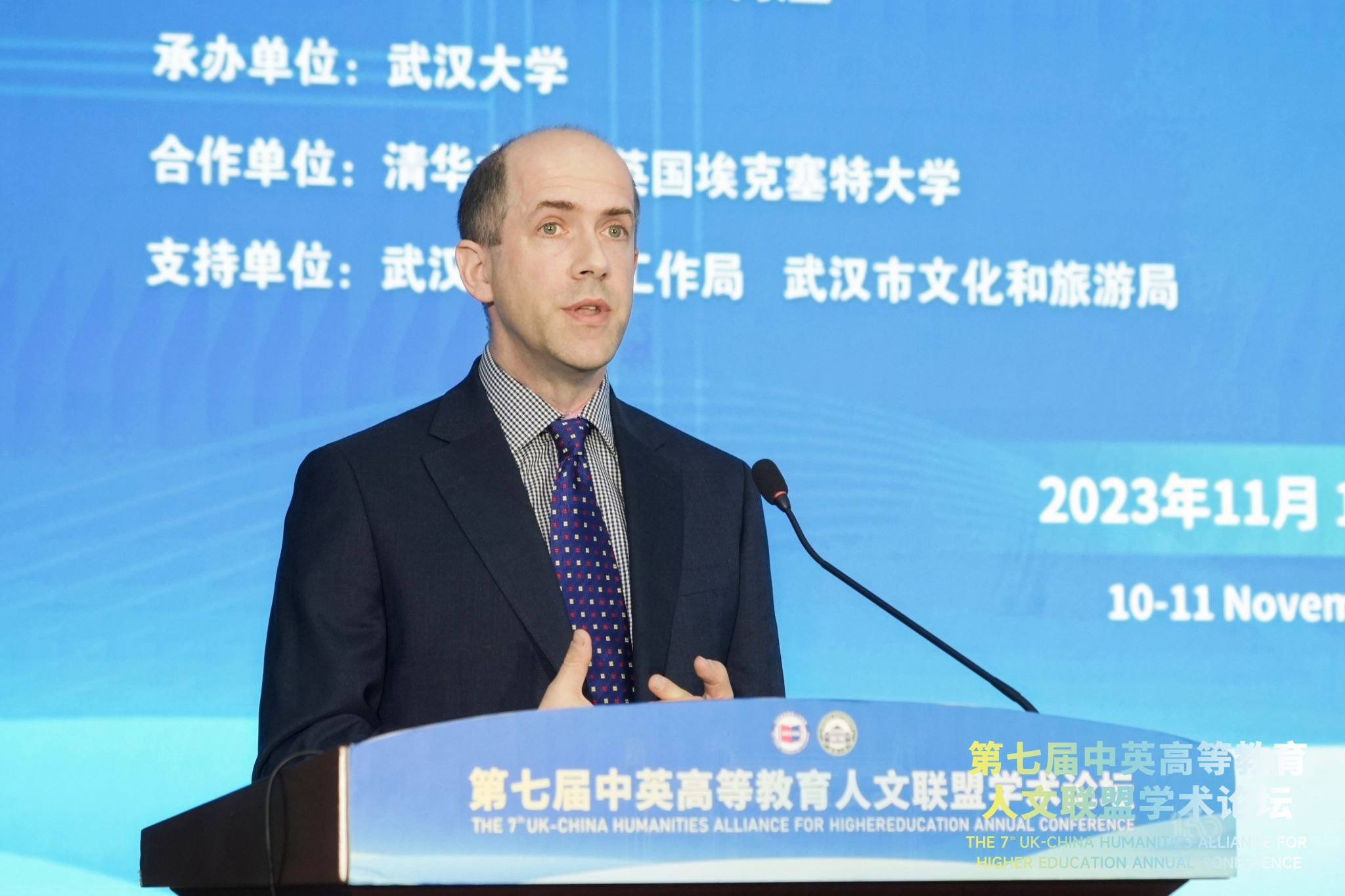 谈球吧官网