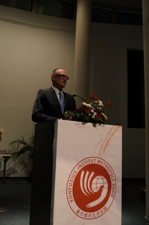 谈球吧官网