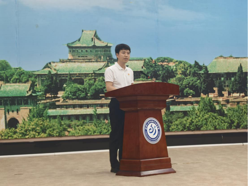 谈球吧官网