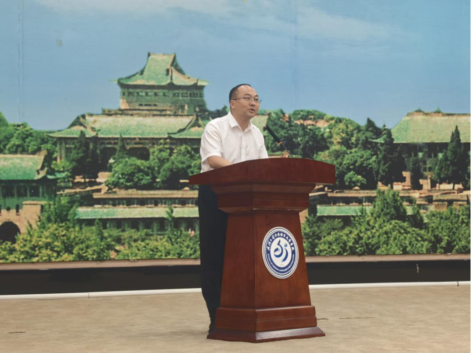 谈球吧官网