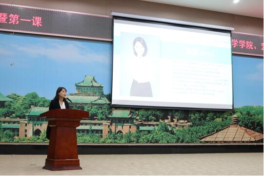 谈球吧官网