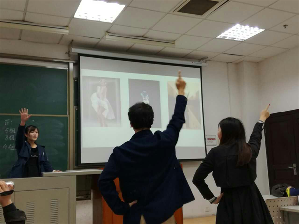 谈球吧官网