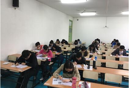 谈球吧官网