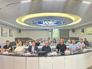 谈球吧官网